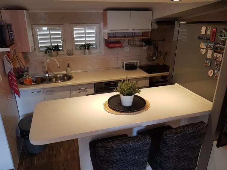 Apartment Silvija Макарска Екстериор снимка