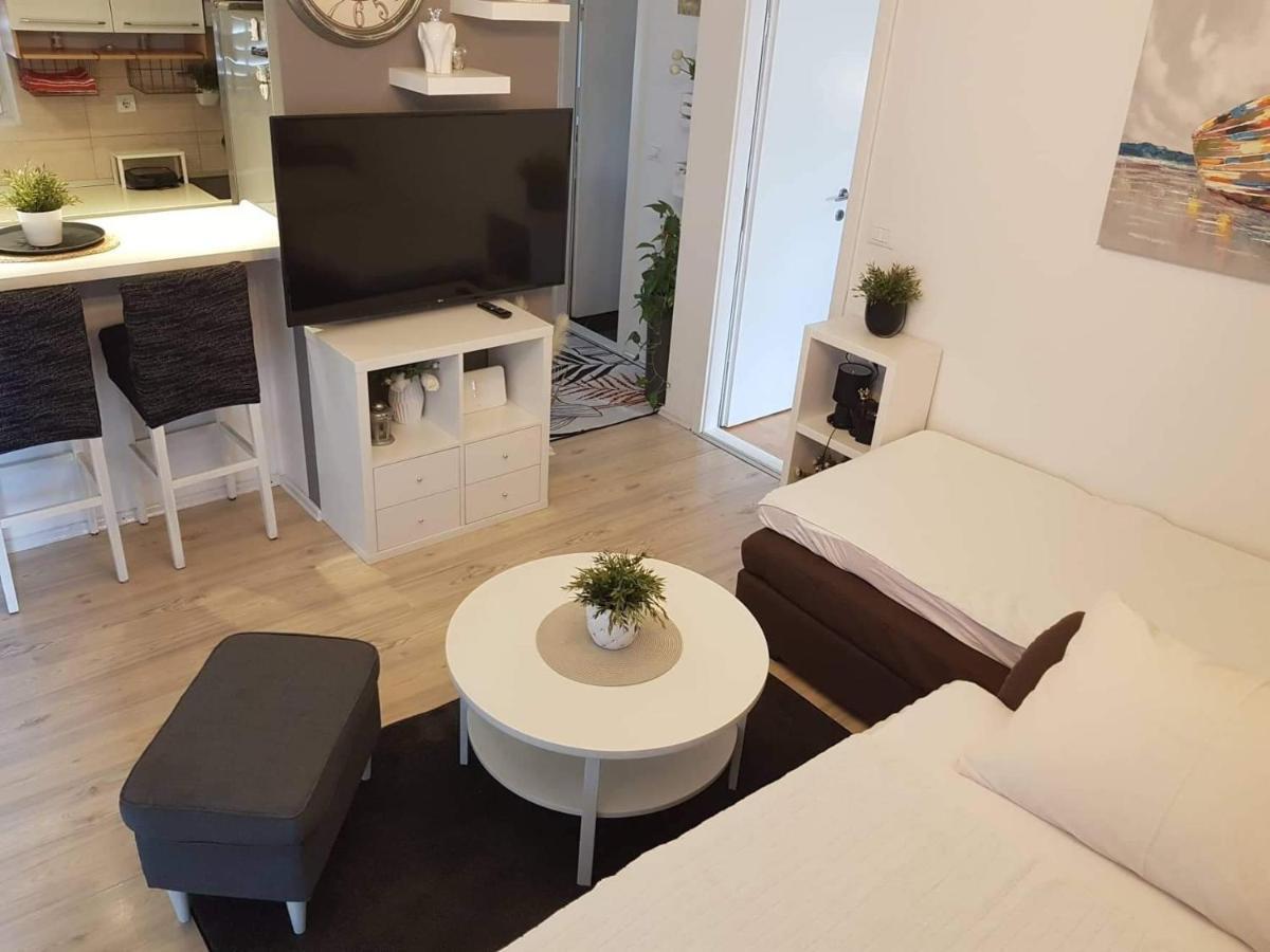 Apartment Silvija Макарска Екстериор снимка