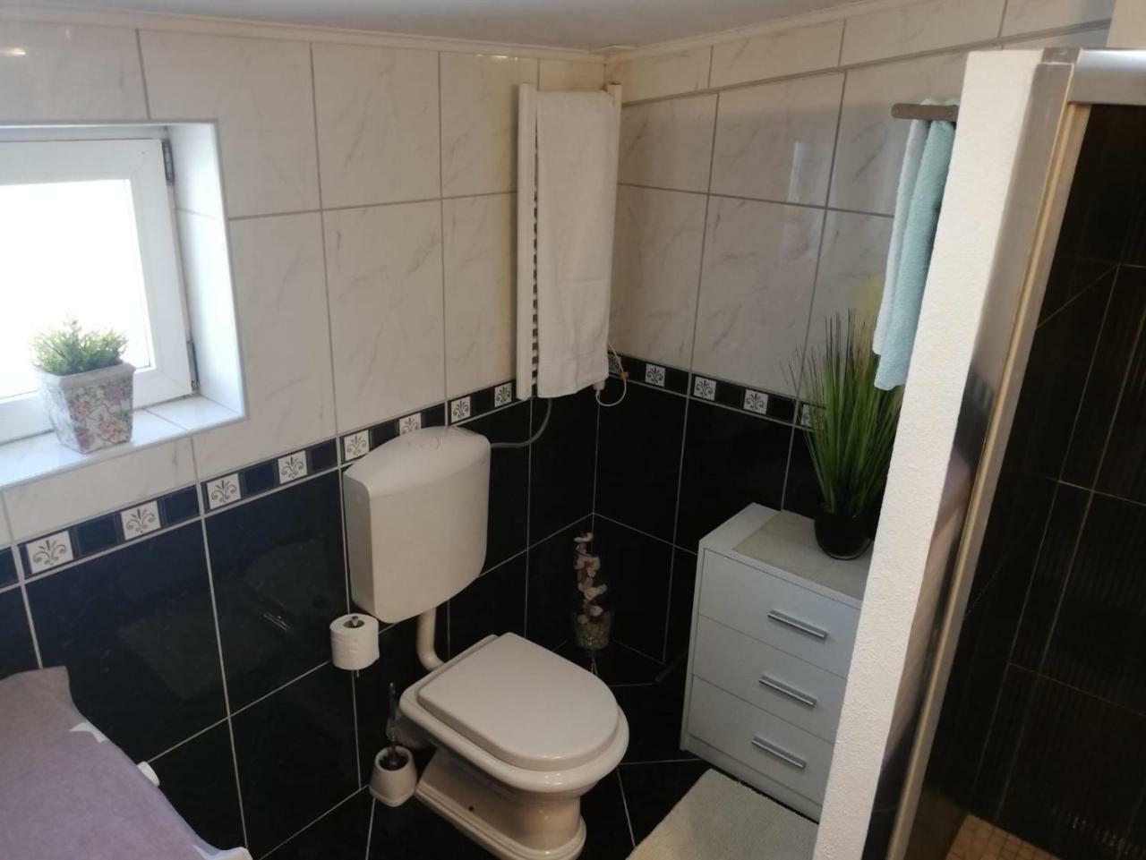 Apartment Silvija Макарска Екстериор снимка